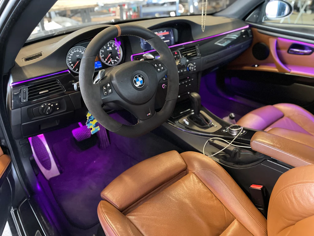 BMW Lenkrad mit Leder-Alcantara-Kombination und farbiger 12-Uhr-Markierung