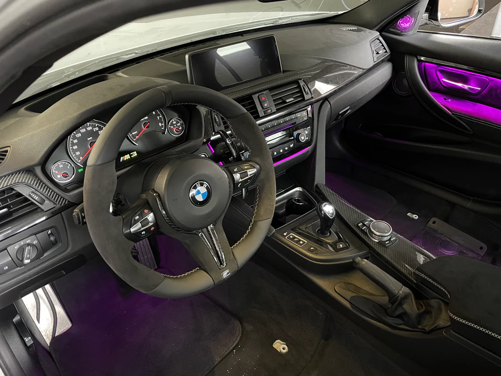 BMW M Lenkrad neu bezogen mit Alcantara, Carbonblende und farbiger Naht