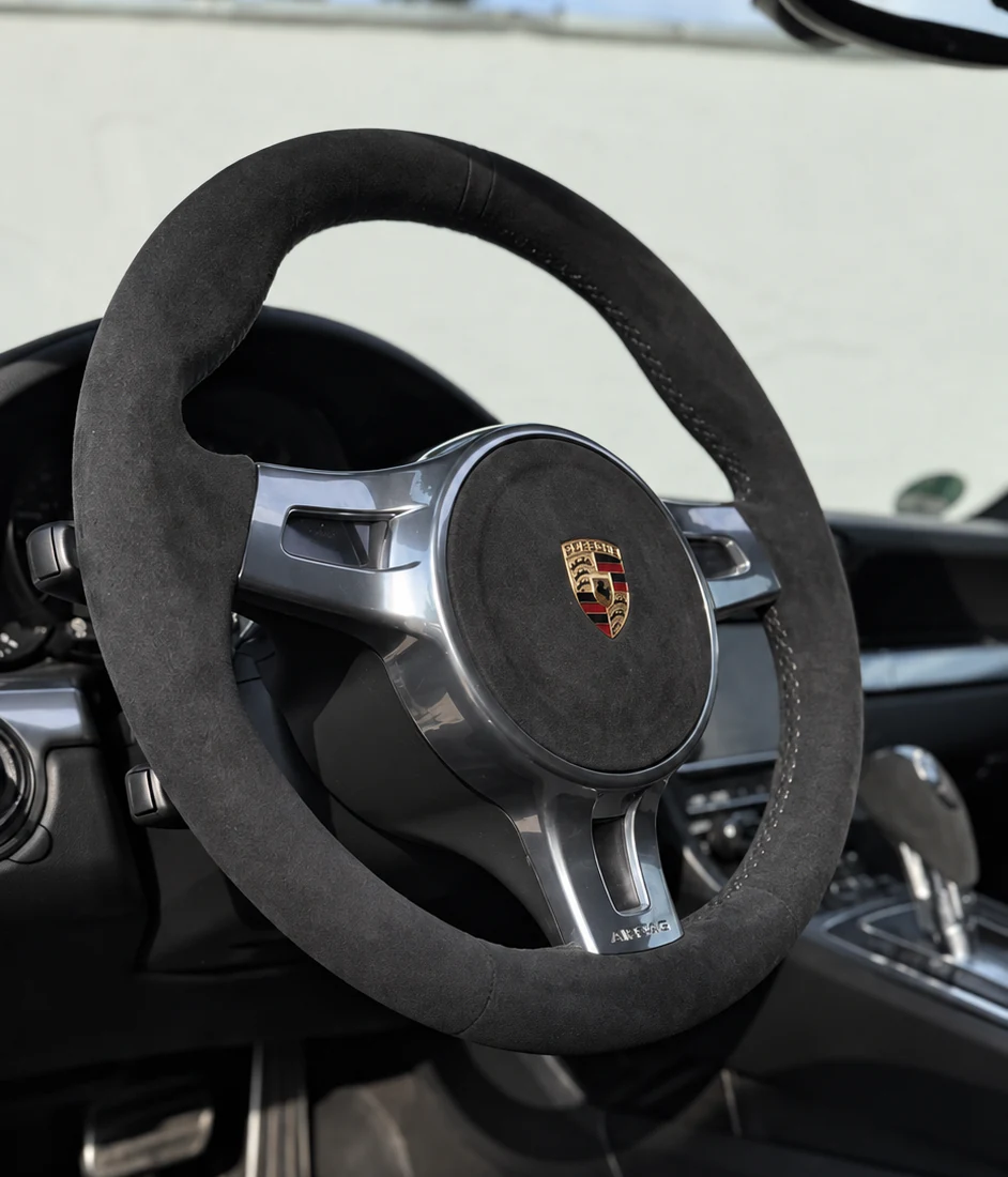 Porsche Lenkrad neu bezogen mit schwarzem Alcantara